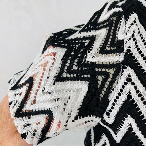 Alfred Dunner Black and White Chevron Blouse Necklace Lace overlay NWT, MEDIUM - Picture 4 of 11